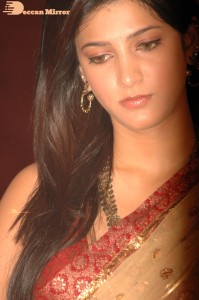 Shruti Haasan in a golden color saree