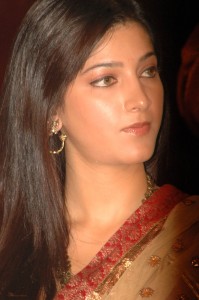 Shruti Haasan in a golden color saree