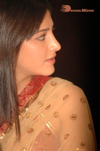 Shruti Haasan in a golden color saree