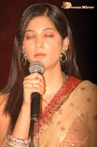 Shruti Haasan in a golden color saree