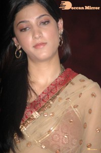 Shruti Haasan in a golden color saree