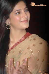Shruti Haasan in a golden color saree