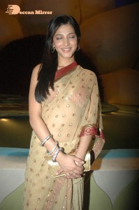 Shruti Haasan in a golden color saree