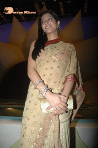 Shruti Haasan in a golden color saree