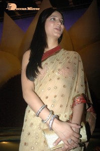 Shruti Haasan in a golden color saree
