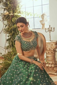 Shruti Haasan posing for Paksha Jewelry