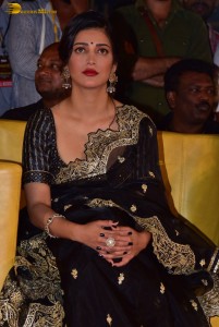 Shruti Haasan ravishing looks in a black saree at a movie function