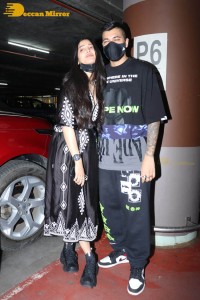 Shruti Haasan spotted with her boyfriend at Mumbai Airport