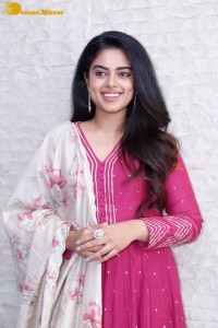 Actress Siddhi Idnani in a pink salwar dress