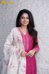 Actress Siddhi Idnani in a pink salwar dress