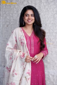 Actress Siddhi Idnani in a pink salwar dress