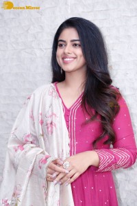 Actress Siddhi Idnani in a pink salwar dress