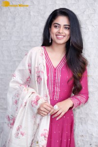Actress Siddhi Idnani in a pink salwar dress