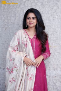 Actress Siddhi Idnani in a pink salwar dress