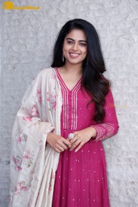 Actress Siddhi Idnani in a pink salwar dress