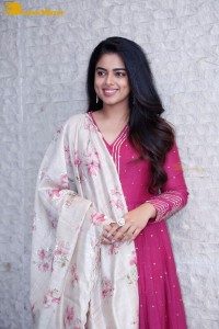 Actress Siddhi Idnani in a pink salwar dress