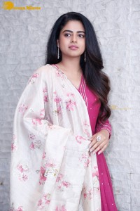 Actress Siddhi Idnani in a pink salwar dress