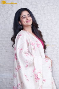 Actress Siddhi Idnani in a pink salwar dress