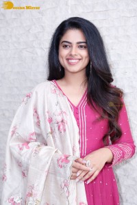 Actress Siddhi Idnani in a pink salwar dress