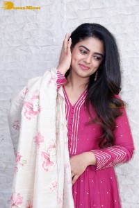 Actress Siddhi Idnani in a pink salwar dress