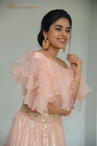 Siddhi Idnani photoshoot in a light pink dress