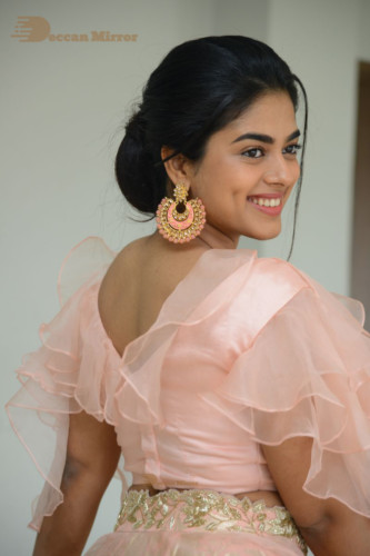 Siddhi Idnani photoshoot in a light pink dress