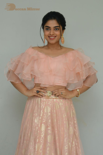 Siddhi Idnani photoshoot in a light pink dress