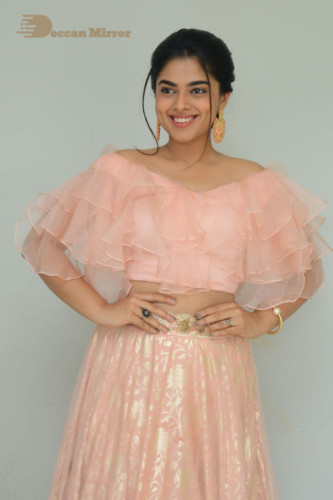 Siddhi Idnani photoshoot in a light pink dress