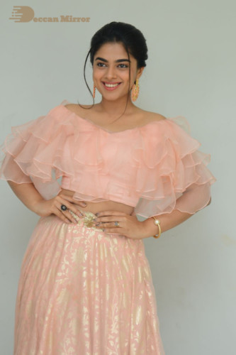 Siddhi Idnani photoshoot in a light pink dress