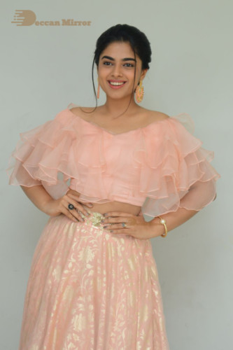 Siddhi Idnani photoshoot in a light pink dress
