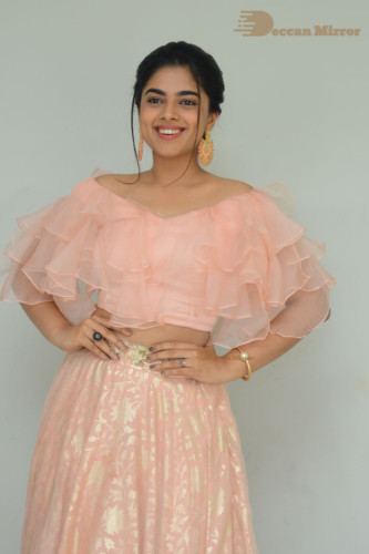 Siddhi Idnani photoshoot in a light pink dress