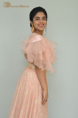 Siddhi Idnani photoshoot in a light pink dress