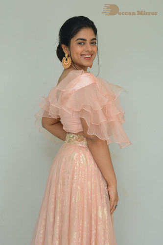 Siddhi Idnani photoshoot in a light pink dress