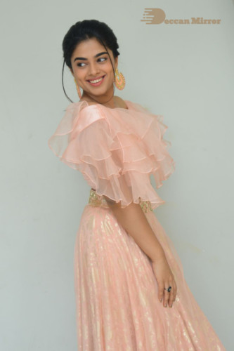 Siddhi Idnani photoshoot in a light pink dress