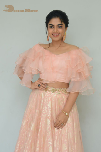 Siddhi Idnani photoshoot in a light pink dress