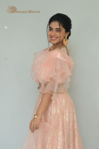 Siddhi Idnani photoshoot in a light pink dress