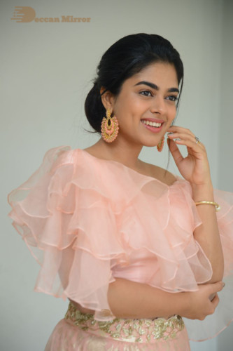 Siddhi Idnani photoshoot in a light pink dress