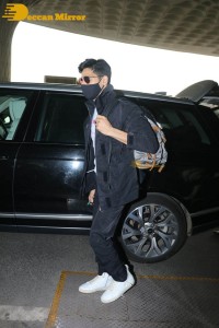 Bollywood Actor Sidharth Malhotra seen at the Mumbai Airport on April 21, 2022