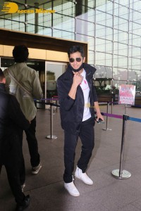 Bollywood Actor Sidharth Malhotra seen at the Mumbai Airport on April 21, 2022