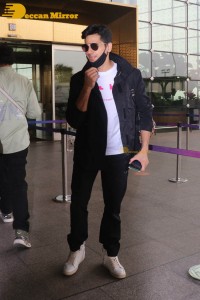 Bollywood Actor Sidharth Malhotra seen at the Mumbai Airport on April 21, 2022