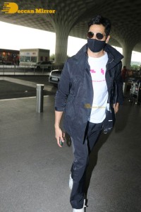 Bollywood Actor Sidharth Malhotra seen at the Mumbai Airport on April 21, 2022