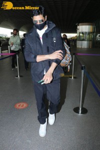 Bollywood Actor Sidharth Malhotra seen at the Mumbai Airport on April 21, 2022