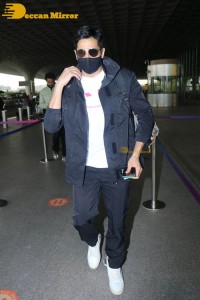 Bollywood Actor Sidharth Malhotra seen at the Mumbai Airport on April 21, 2022
