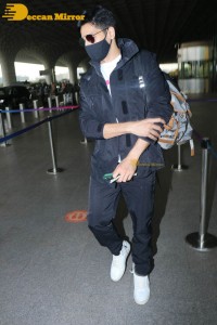 Bollywood Actor Sidharth Malhotra seen at the Mumbai Airport on April 21, 2022