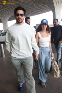 Sidharth Malhotra and Kiara Advani spotted at Mumbai Airport on October 30, 2023