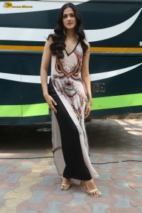 actress Simran Choudhary sexy looks in a photoshoot