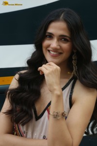 actress Simran Choudhary sexy looks in a photoshoot