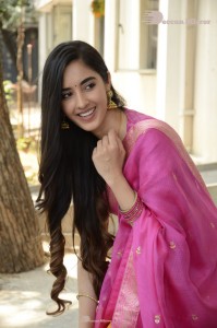 actress simrat kaur beautiful in a pink saree