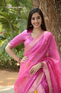 actress simrat kaur beautiful in a pink saree