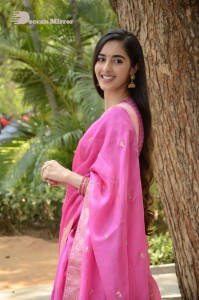 actress simrat kaur beautiful in a pink saree